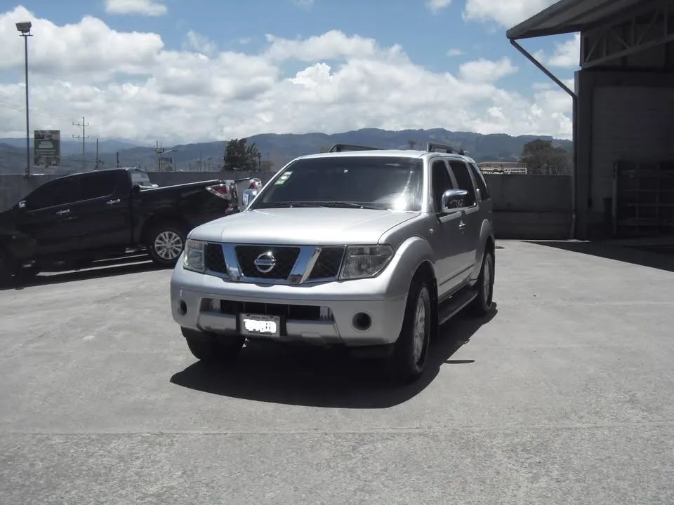 Nissan Pathfinder - Image 8