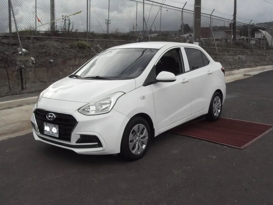 Hyundai Grand i10 Sedan - Image 3
