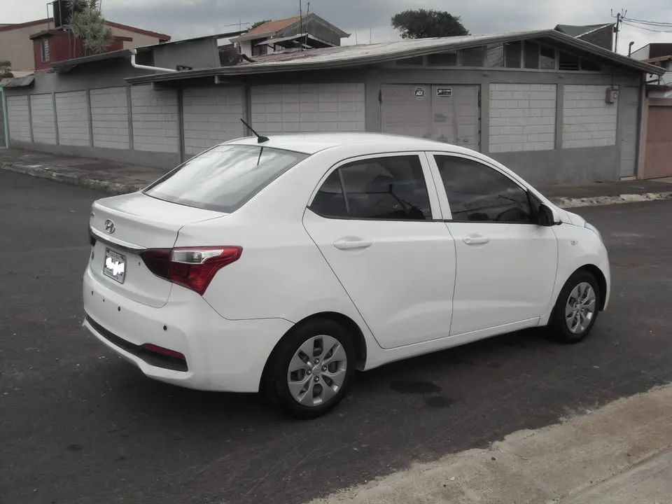 Hyundai Grand i10 Sedan - Image 8
