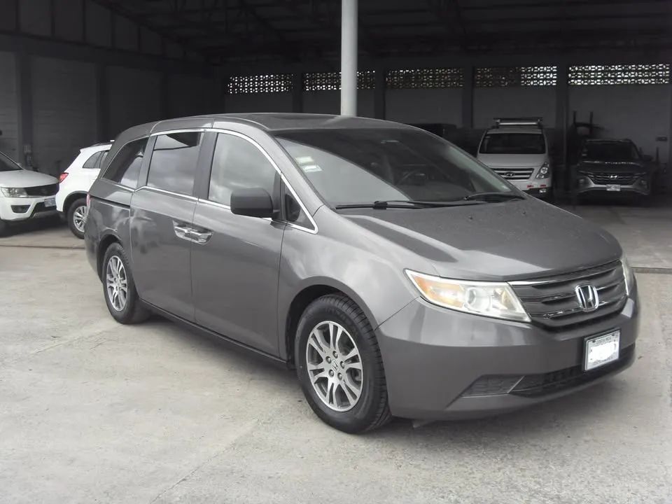 Honda Odyssey EXL - Image 2