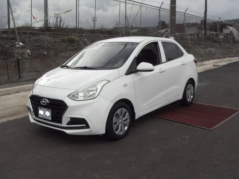 Hyundai Grand i10 Sedan - Image 3