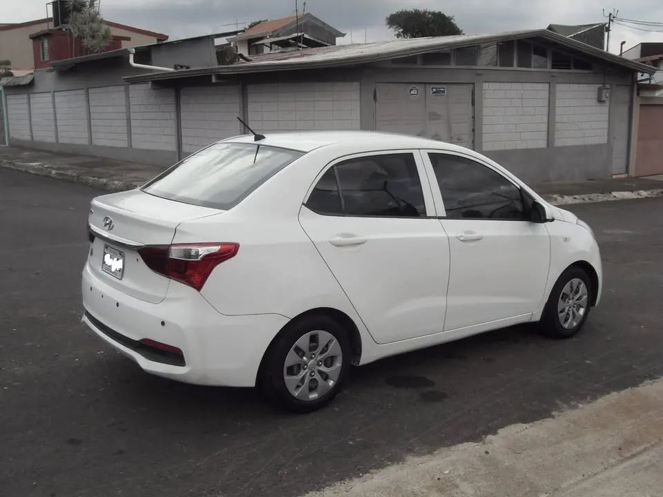 Hyundai Grand i10 Sedan - Image 8
