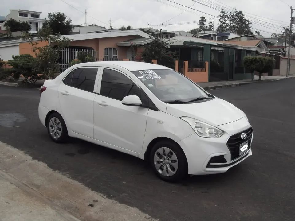 Hyundai Grand i10 Sedan - Image 9