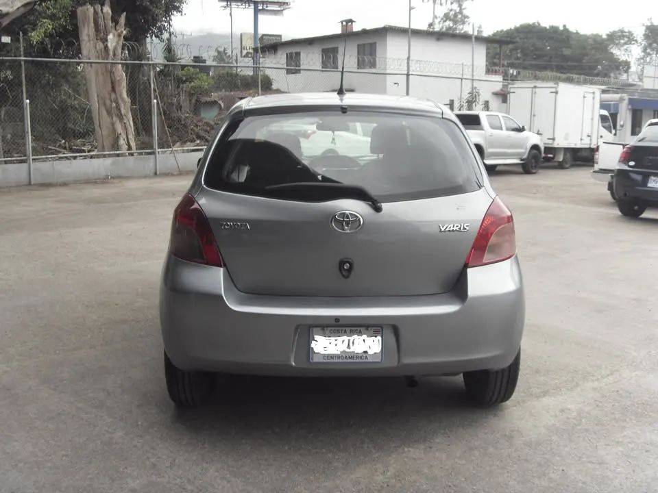 Toyota Yaris - Image 5