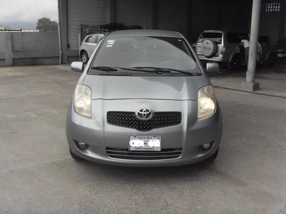 Toyota Yaris - Image 8