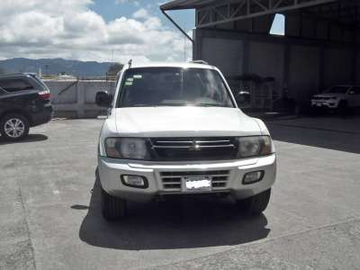 Mitsubishi Montero XLS - Image 1