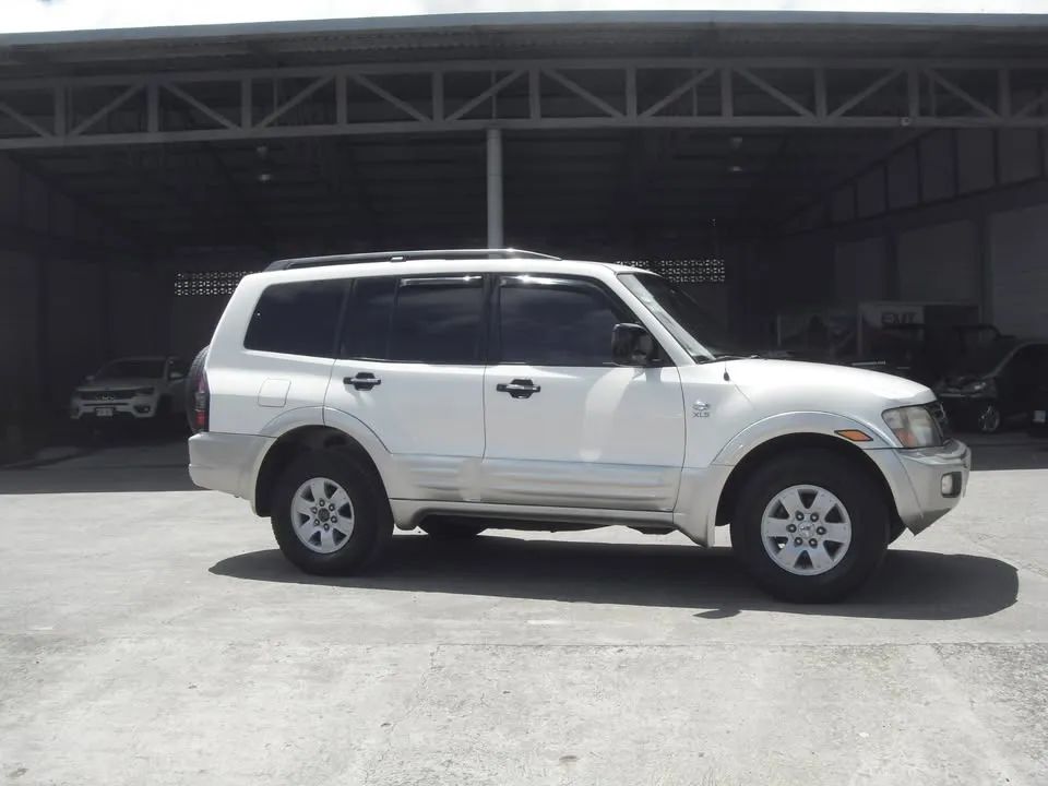 Mitsubishi Montero XLS - Image 3