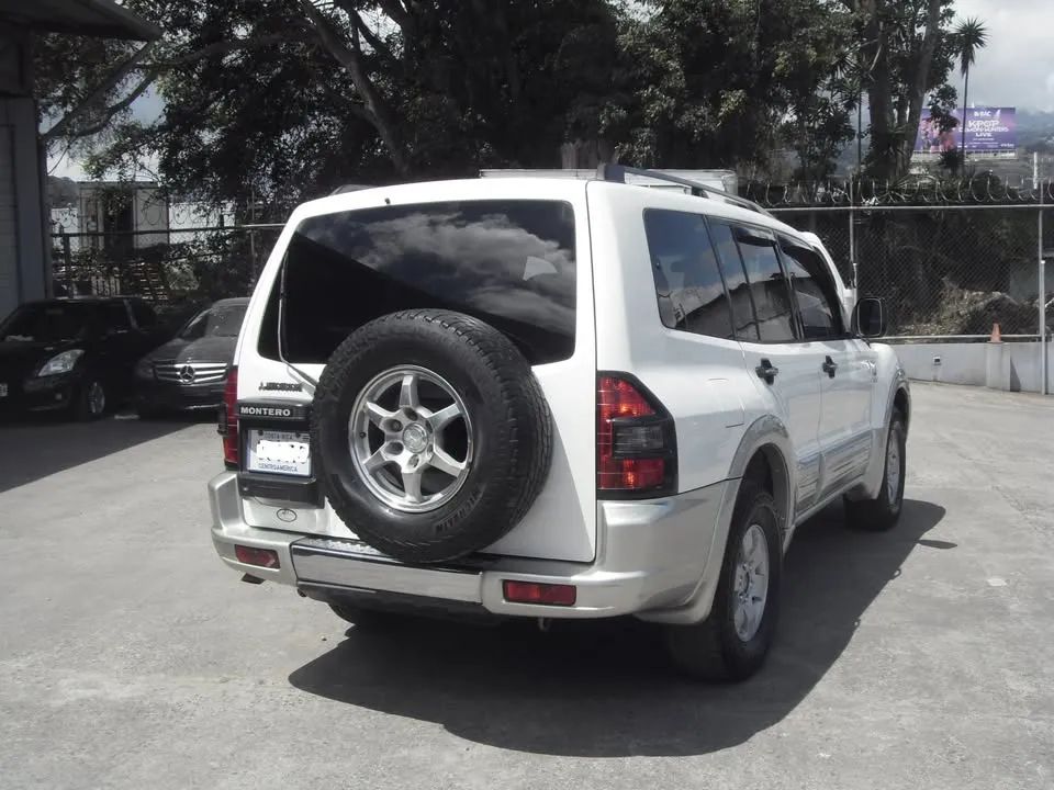 Mitsubishi Montero XLS - Image 5