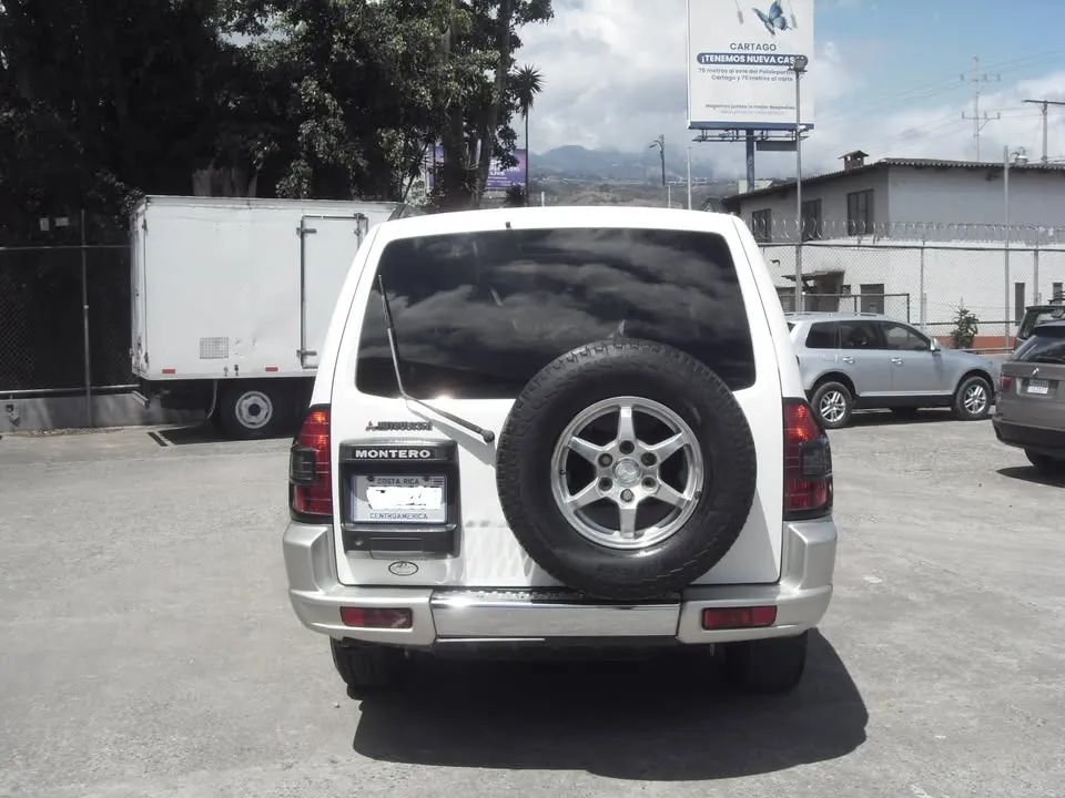 Mitsubishi Montero XLS - Image 6