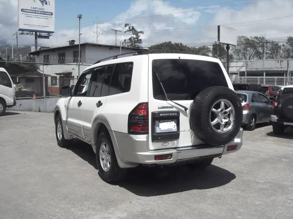 Mitsubishi Montero XLS - Image 7