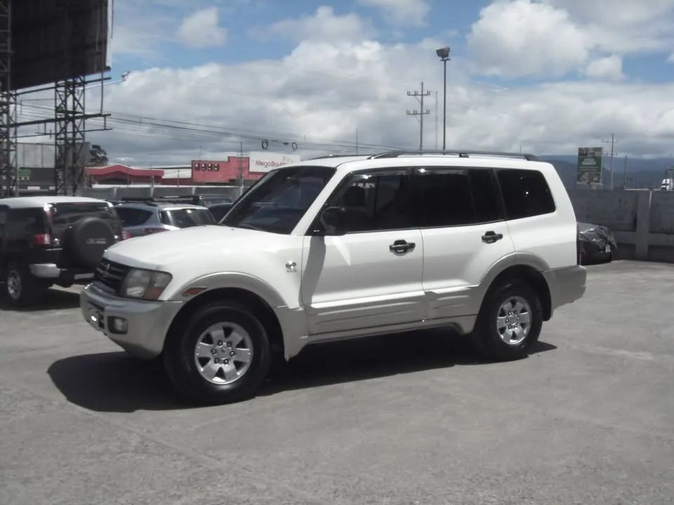 Mitsubishi Montero XLS - Image 9