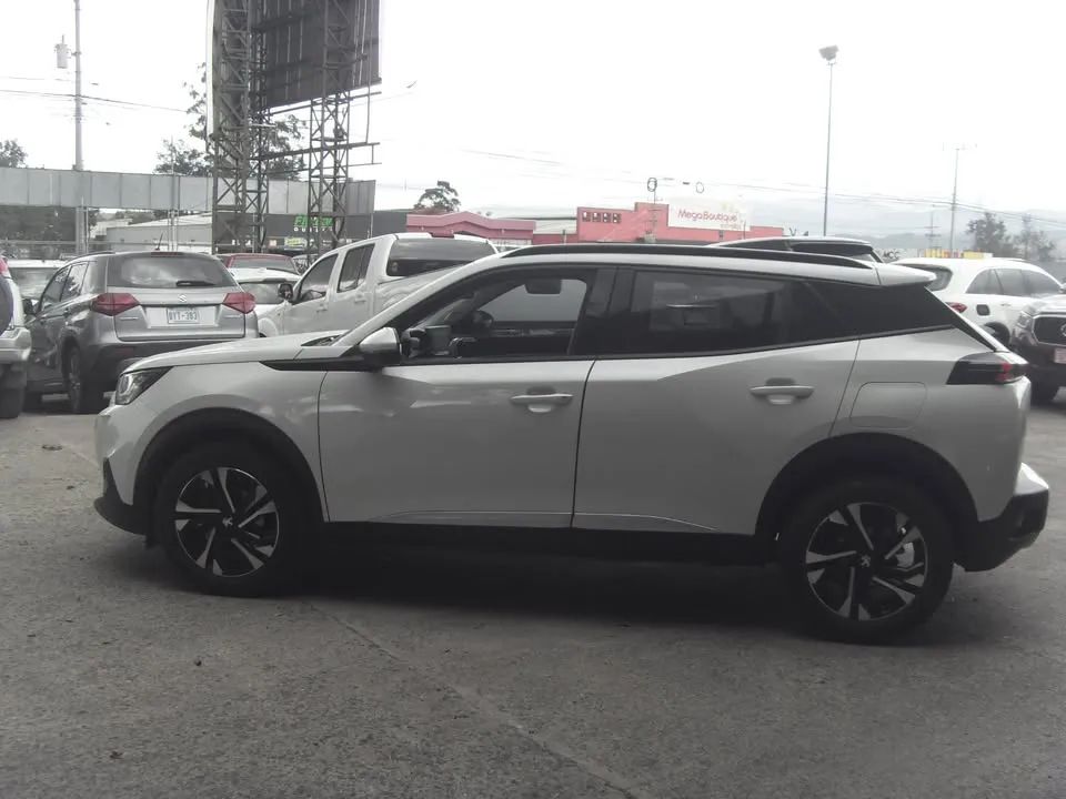 Peugeot 2008 - Image 7