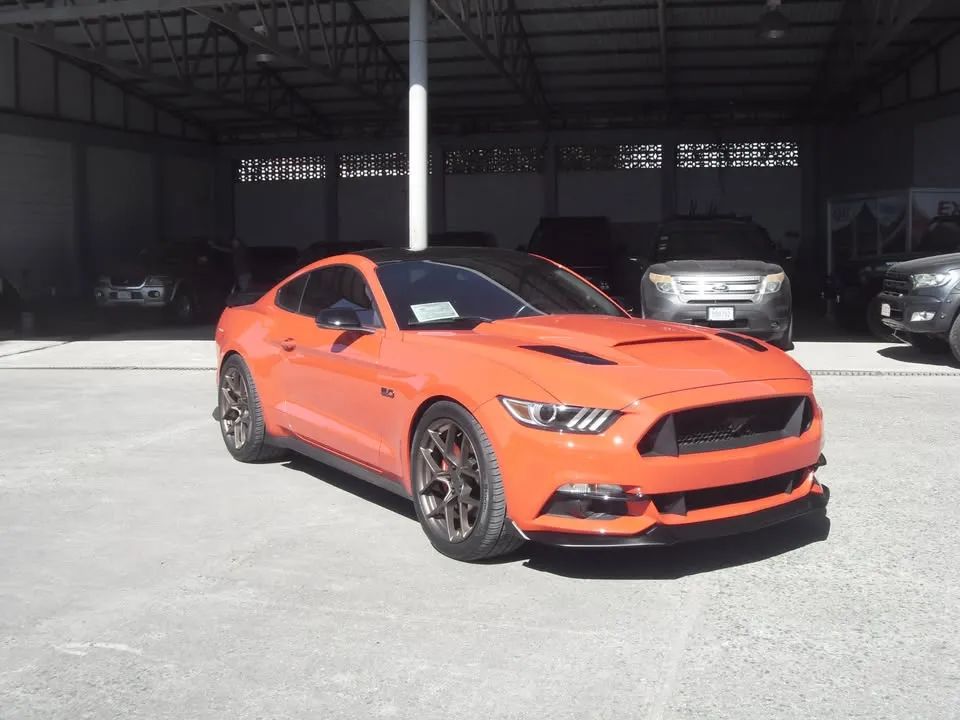 Ford Mustang - Image 2