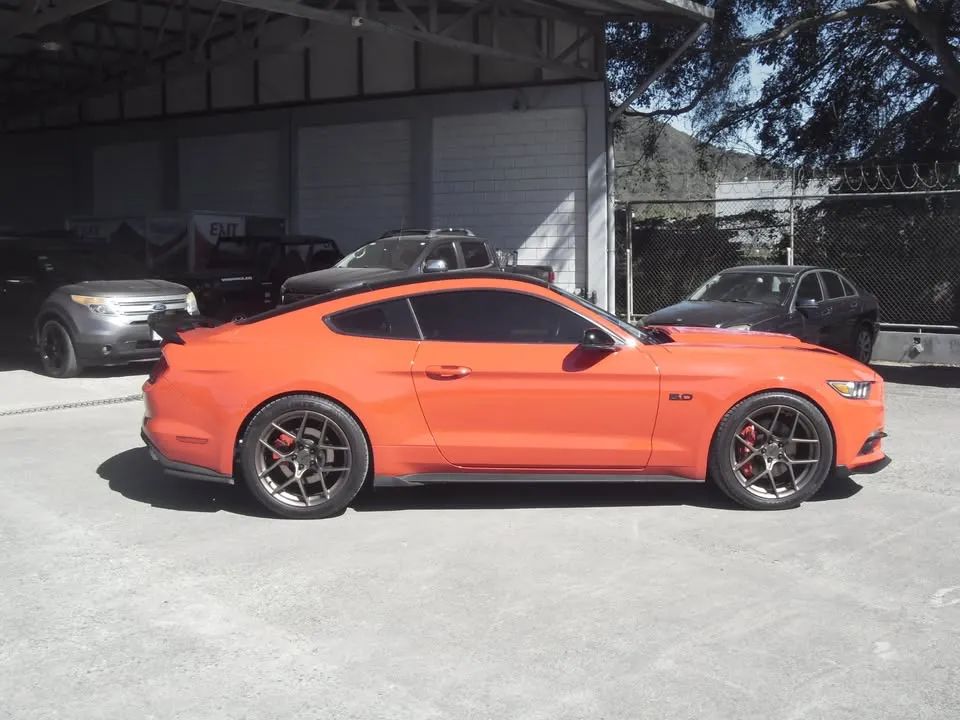 Ford Mustang - Image 3