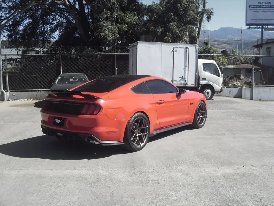 Ford Mustang - Image 4