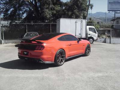 Ford Mustang - Image 4