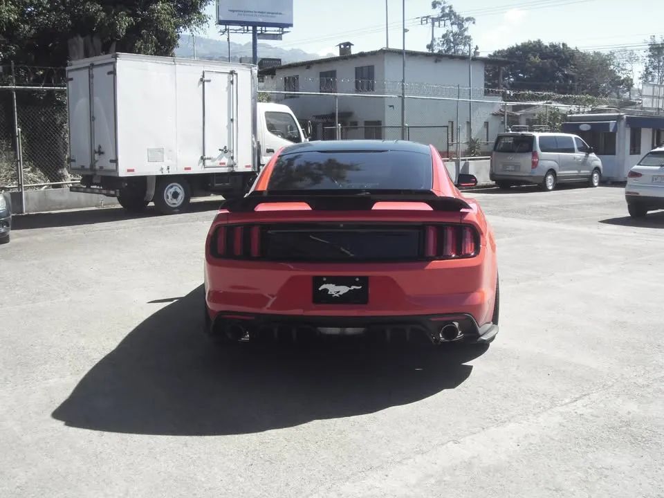Ford Mustang - Image 5