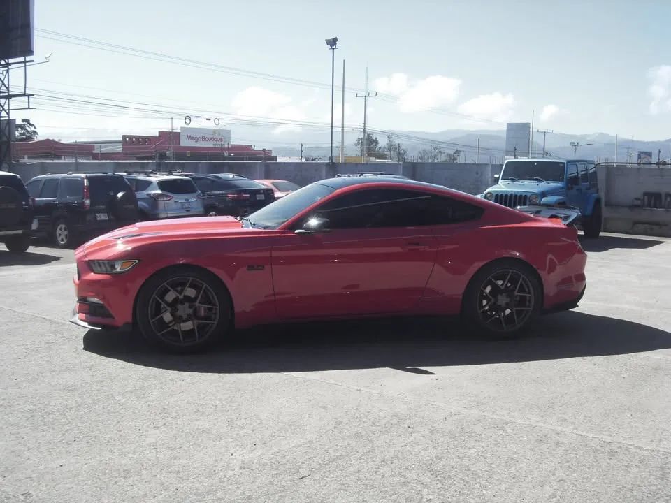 Ford Mustang - Image 7