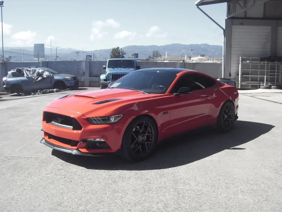 Ford Mustang - Image 8