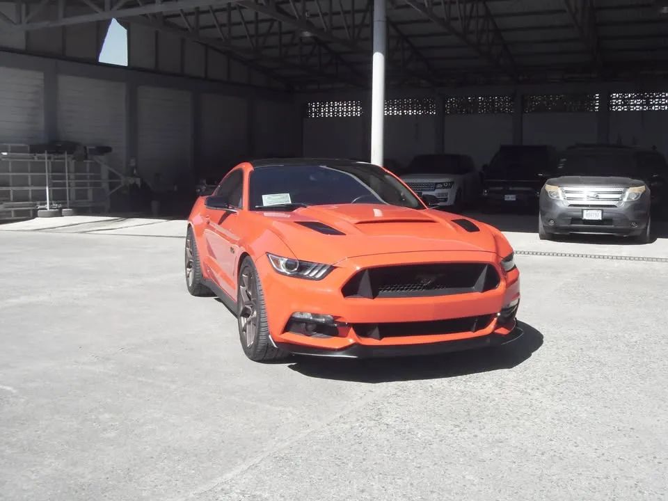 Ford Mustang - Image 9