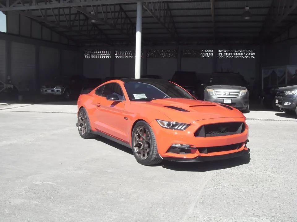 Ford Mustang - Image 10
