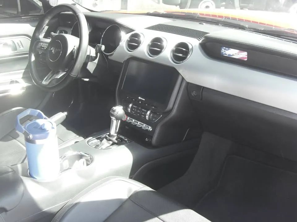Ford Mustang - Image 13