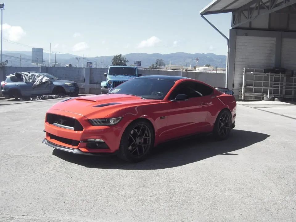 Ford Mustang - Image 16