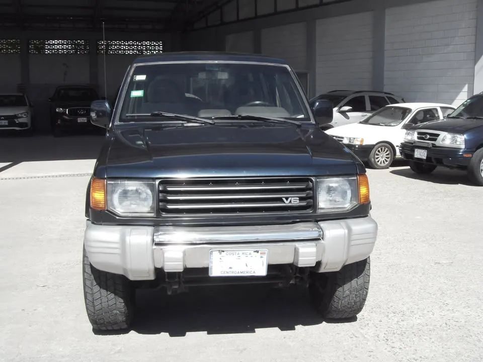 Mitsubishi Montero SR - Image 1