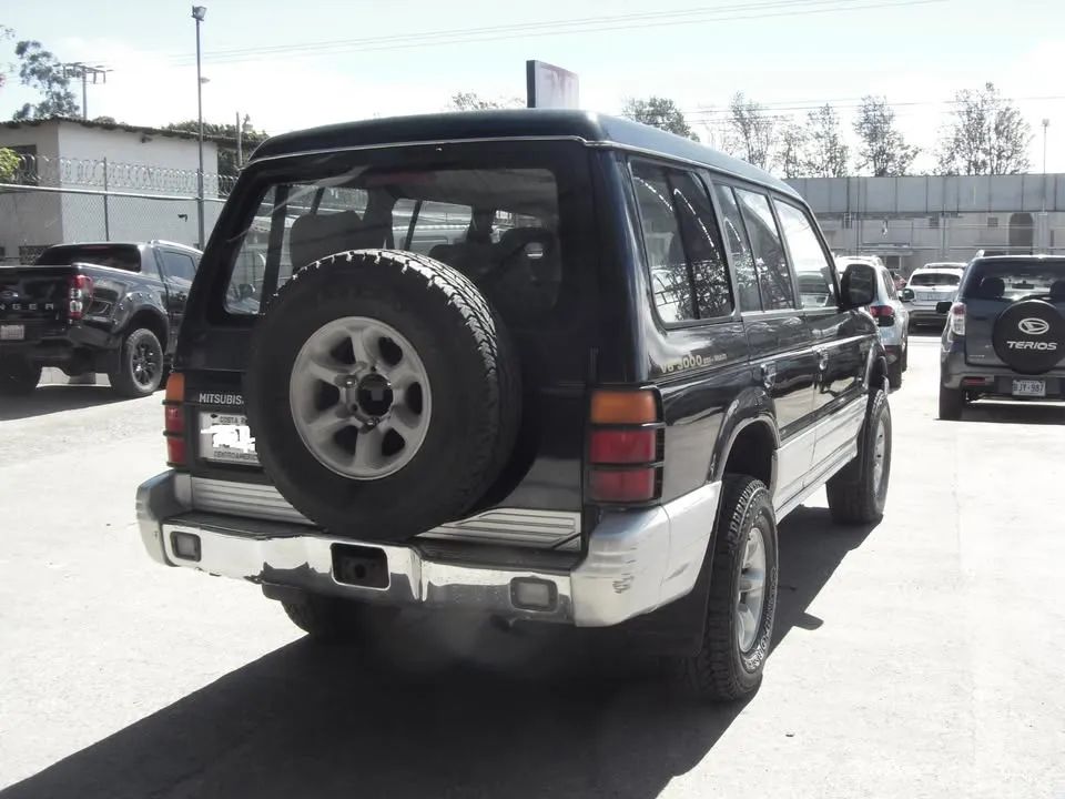 Mitsubishi Montero SR - Image 4