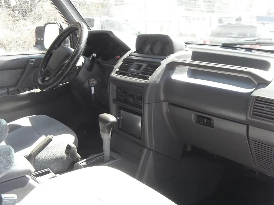 Mitsubishi Montero SR - Image 11