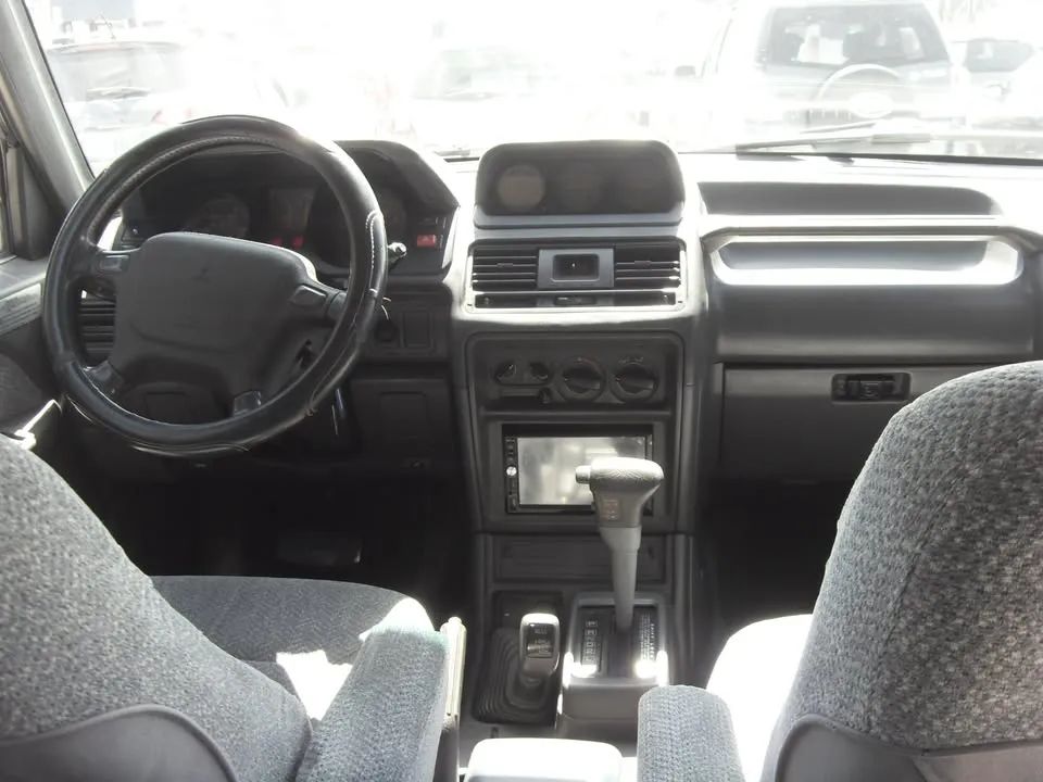 Mitsubishi Montero SR - Image 13