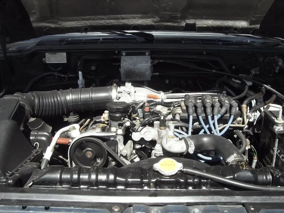 Mitsubishi Montero SR - Image 15