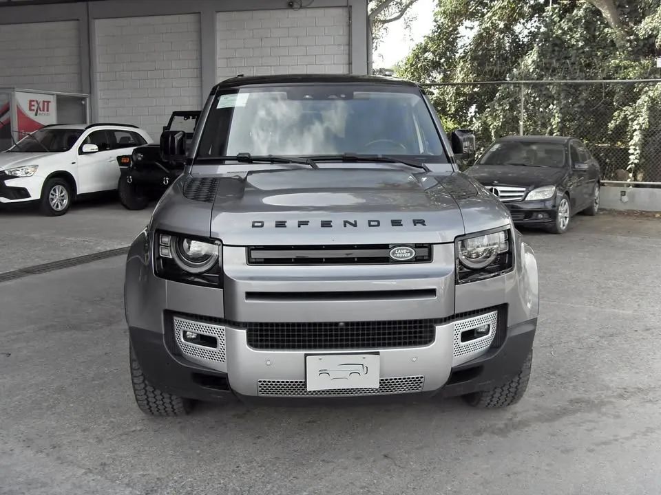 Land Rover Defender HSE - Image 1