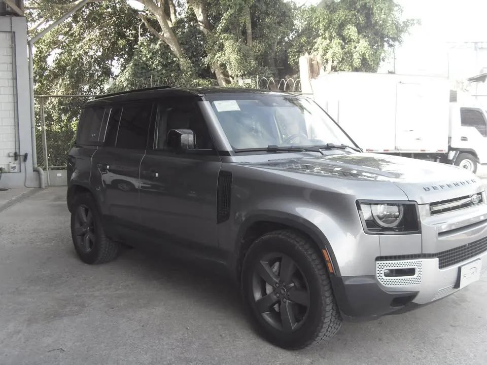 Land Rover Defender HSE - Image 2