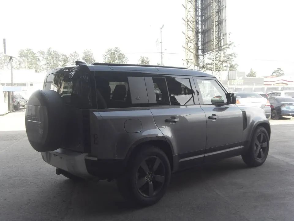 Land Rover Defender HSE - Image 4