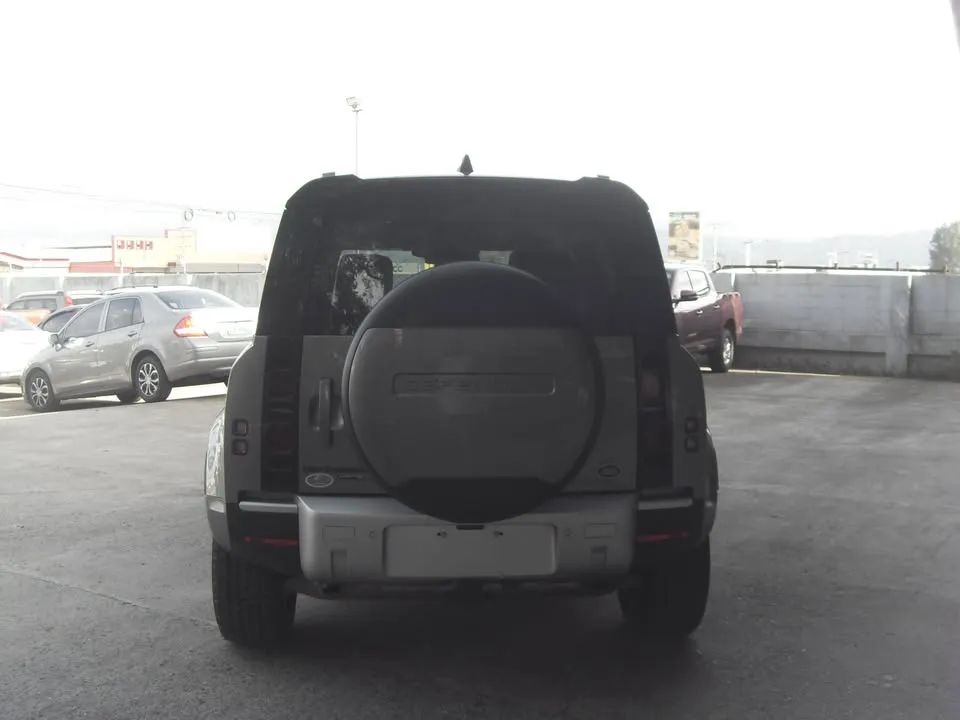 Land Rover Defender HSE - Image 5