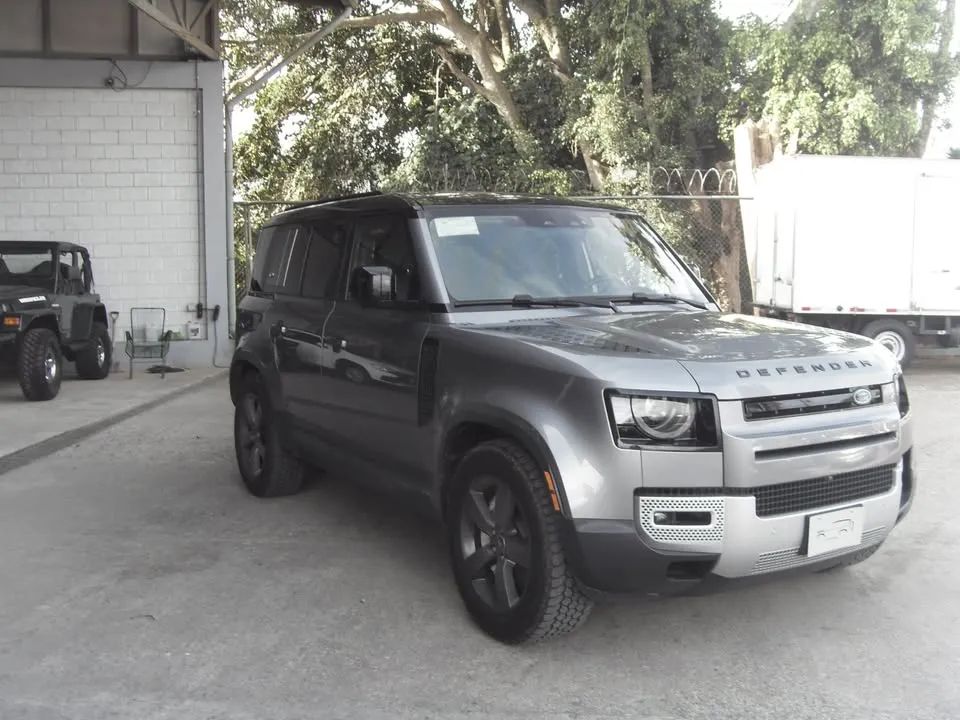 Land Rover Defender HSE - Image 9