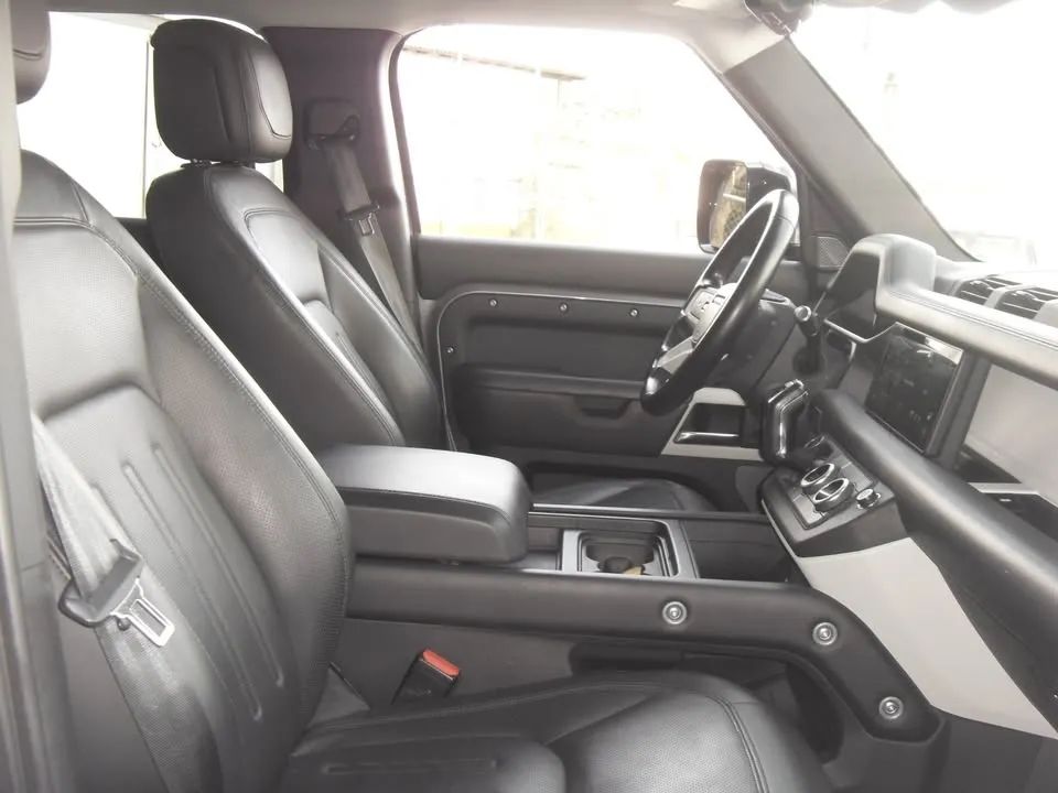 Land Rover Defender HSE - Image 10