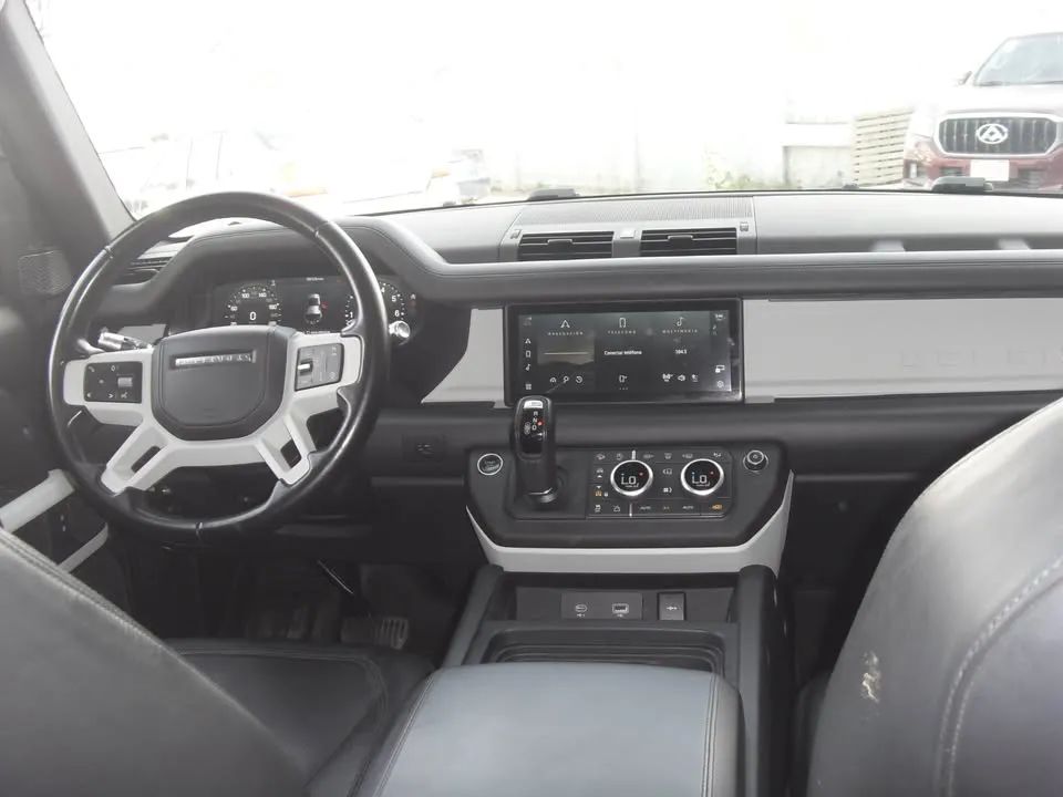 Land Rover Defender HSE - Image 11