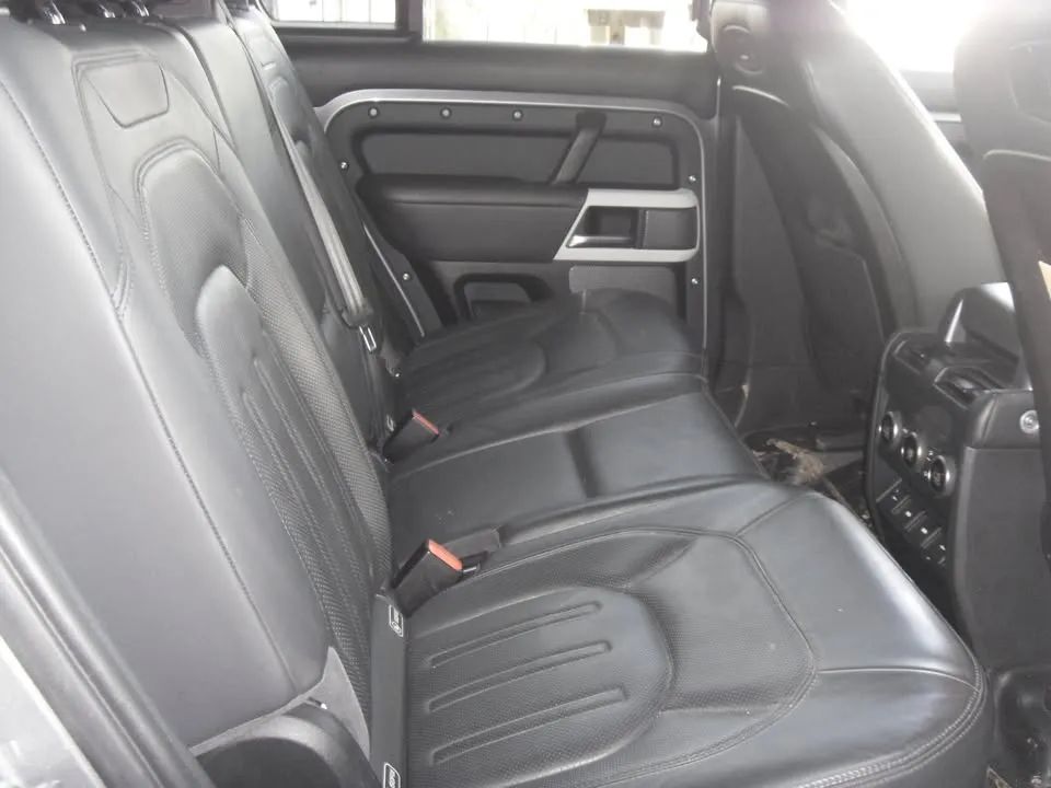 Land Rover Defender HSE - Image 12