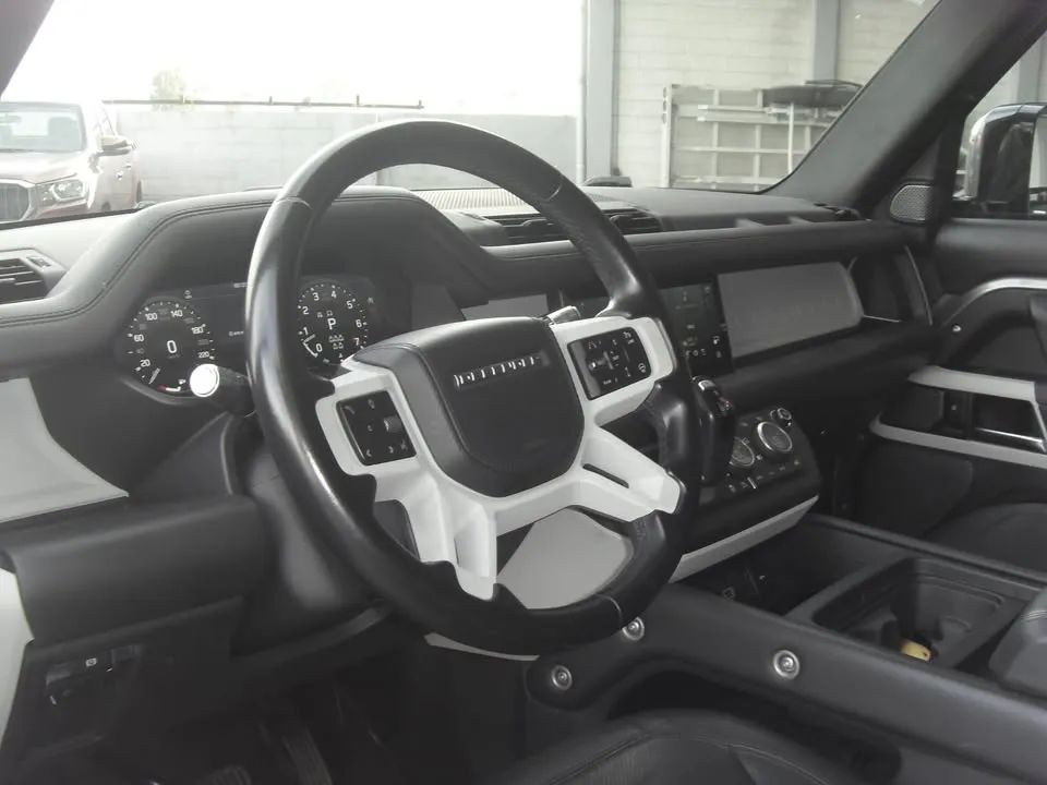 Land Rover Defender HSE - Image 13