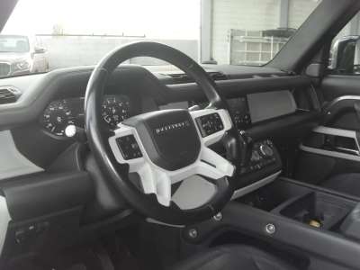 Land Rover Defender HSE - Image 13