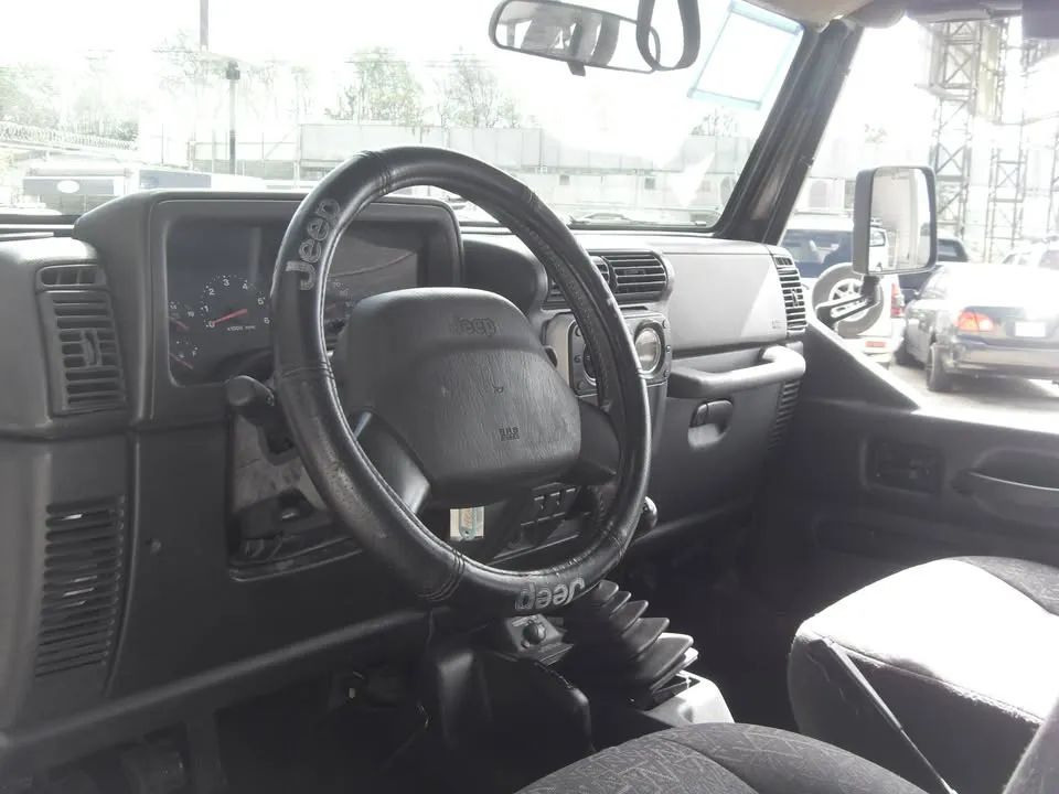 Jeep Wrangler - Image 14
