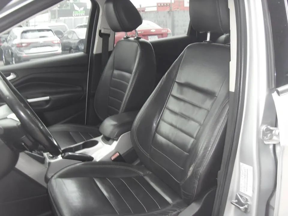 Ford Escape - Image 9