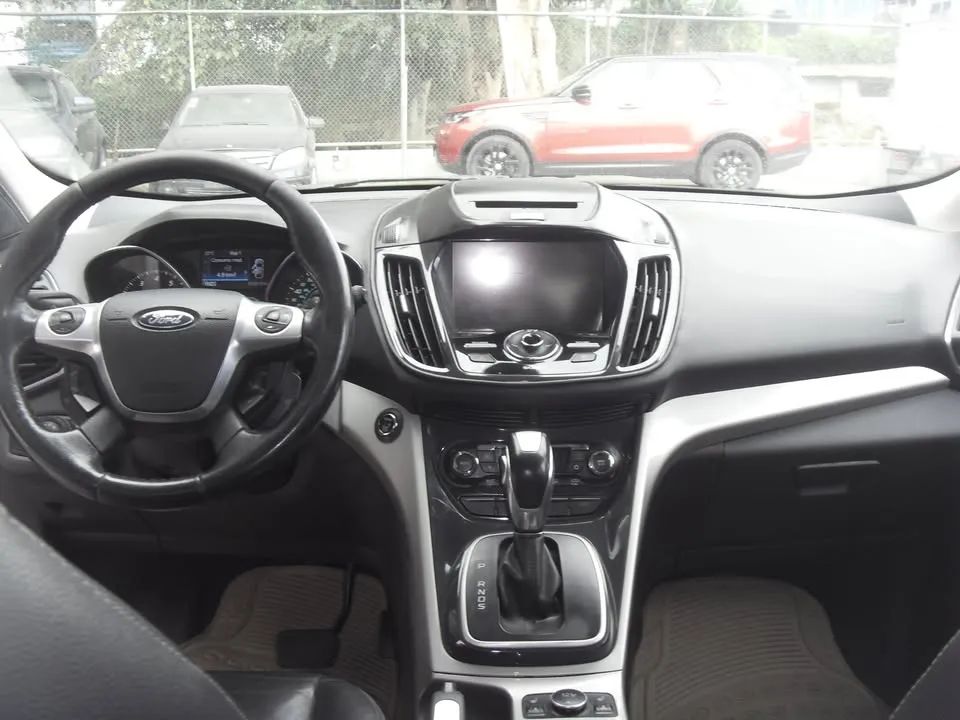 Ford Escape - Image 12