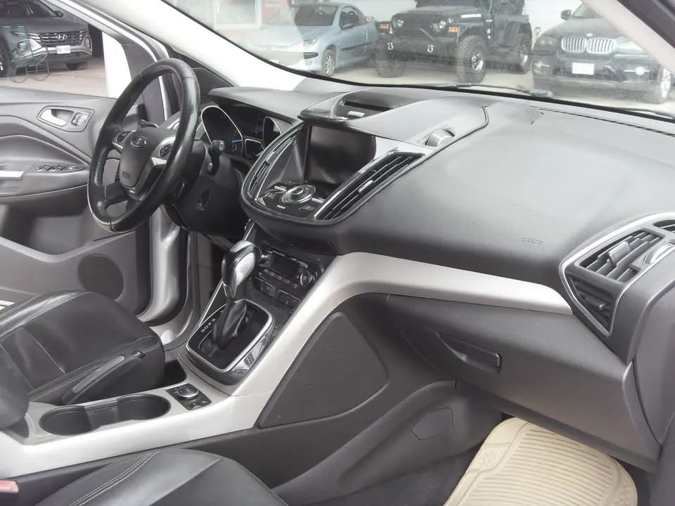 Ford Escape - Image 13