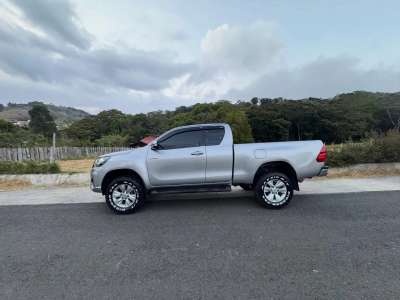 Toyota Hilux - Image 1