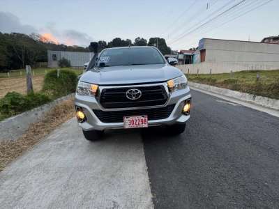 Toyota Hilux - Image 2