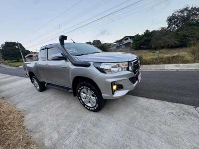 Toyota Hilux - Image 3
