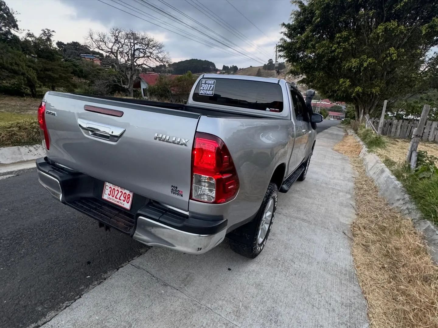 Toyota Hilux - Image 7
